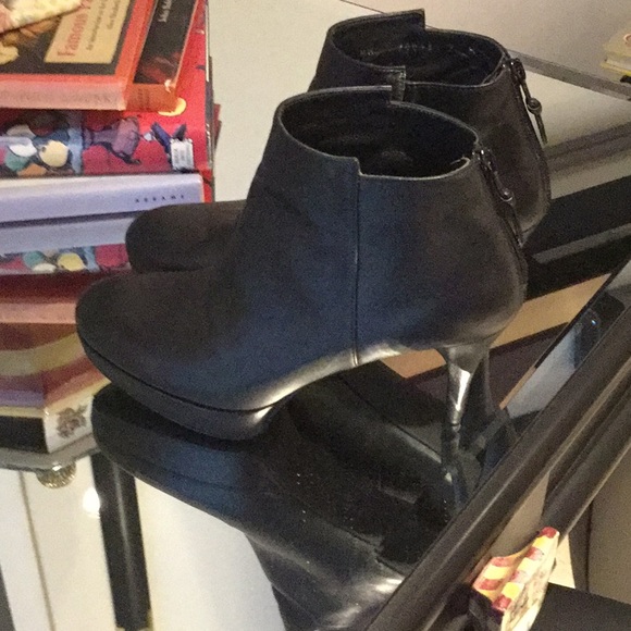 Shoes - Picture 4 of 8